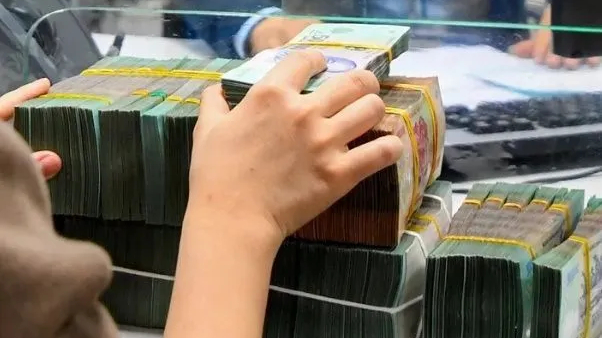 Ng&acirc;n h&agrave;ng c&ocirc;ng bố giảm l&atilde;i suất 