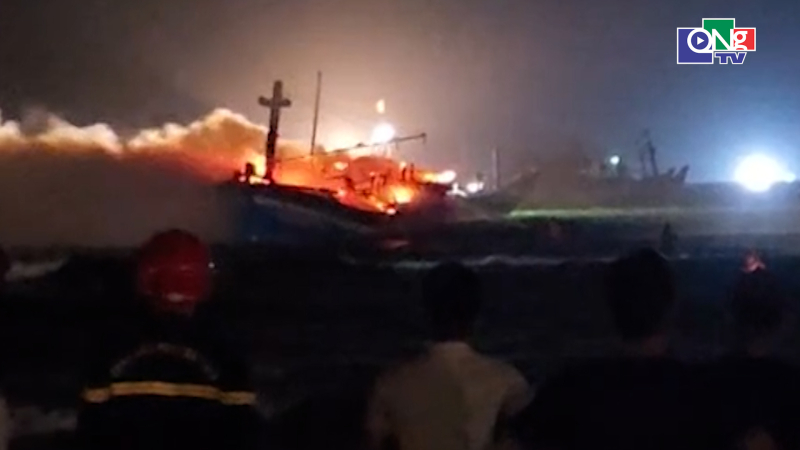 Ch&aacute;y t&agrave;u trong đ&ecirc;m, thiệt hại gần 1 tỉ đồng