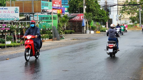 Nắng n&oacute;ng cả nước nhưng đang giảm dần 