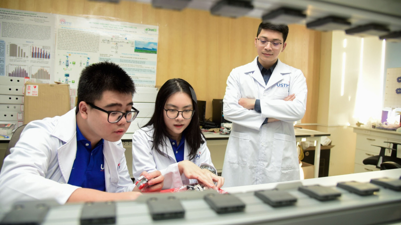 Bộ Gi&aacute;o dục y&ecirc;u cầu giảng vi&ecirc;n 'li&ecirc;m ch&iacute;nh khoa học' 