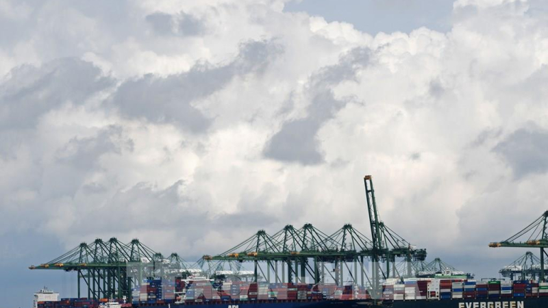 Kinh tế Singapore tăng trưởng chậm lại 