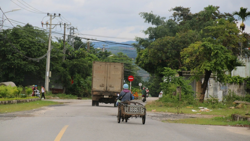 Đầu tư 200 tỷ đồng x&acirc;y dựng tuyến đường kết nối c&aacute;c x&atilde; miền n&uacute;i Quảng Ng&atilde;i 