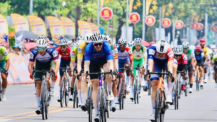 Trao giải chặng 11 &ndash; Giải xe đạp C&uacute;p Truyền h&igrave;nh TP. Hồ Ch&iacute; Minh 2026