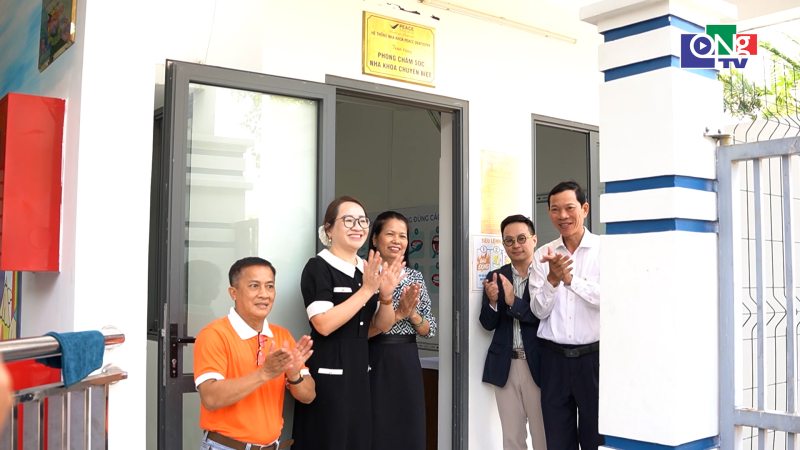 B&agrave;n giao ph&ograve;ng nha khoa cho trẻ khuyết tật