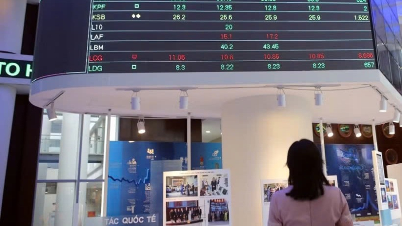 Nh&agrave; đầu tư tr&aacute;nh bị l&ocirc;i k&eacute;o từ th&ocirc;ng tin ph&acirc;n t&iacute;ch thiếu kiểm chứng tr&ecirc;n mạng 