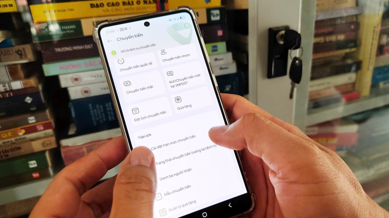 Nhiều ng&acirc;n h&agrave;ng dừng chuyển tiền nhanh tr&ecirc;n 500 triệu đồng