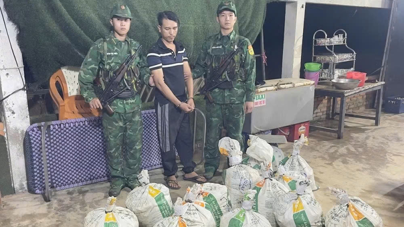 Bắt quả tang đối tượng vận chuyển tr&aacute;i ph&eacute;p vật liệu nổ 