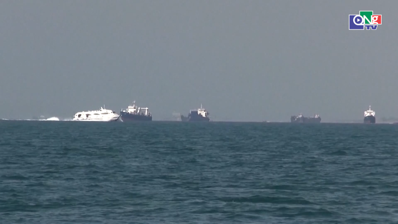 Iran c&acirc;n nhắc thu ph&iacute; c&aacute;c t&agrave;u thuyền qua eo biển Hormuz