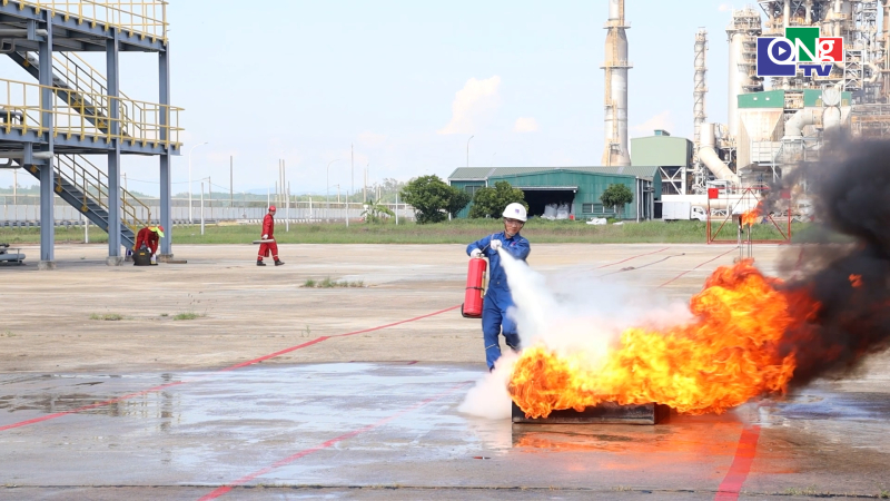Quảng Ng&atilde;i chăm lo cho đo&agrave;n vi&ecirc;n, người lao động v&igrave; sự ph&aacute;t triển bền vững