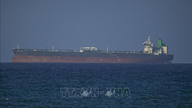 H&agrave;ng chục ngh&igrave;n thủy thủ mắc kẹt tại eo biển Hormuz