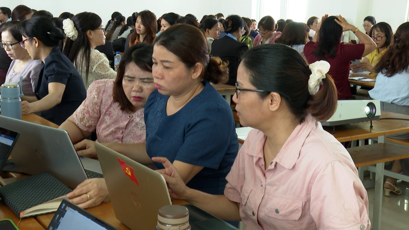 Tập huấn c&ocirc;ng t&aacute;c phối hợp với cha mẹ chuẩn bị cho trẻ 5 tuổi v&agrave;o lớp 1