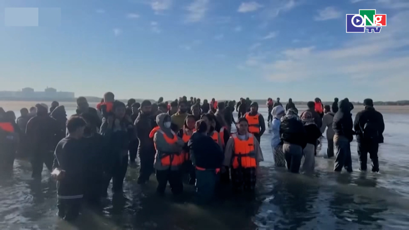 Anh, Ph&aacute;p đạt thỏa thuận ngăn d&ograve;ng người di cư 