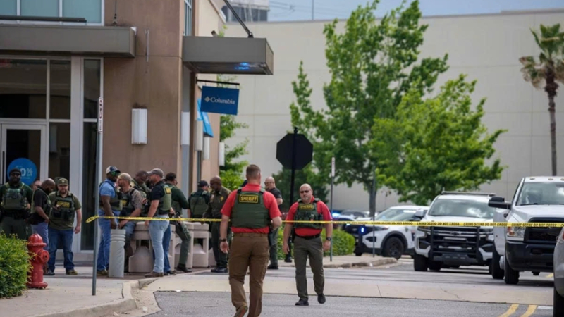 Nổ s&uacute;ng tại trung t&acirc;m thương mại Mỹ g&acirc;y nhiều thương vong