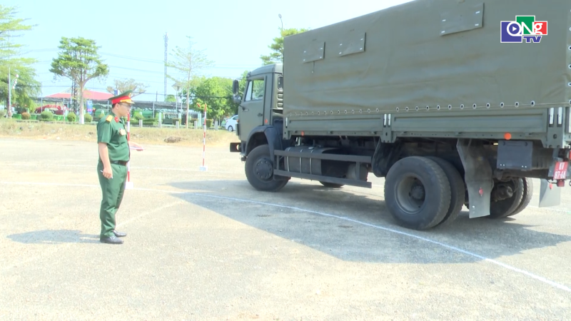 N&acirc;ng cao kỹ năng l&aacute;i xe an to&agrave;n trong lực lượng vũ trang 