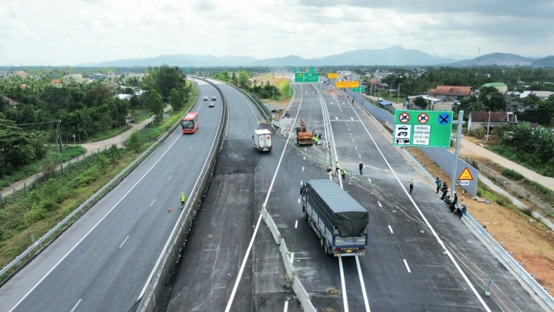 Cao tốc Quảng Ng&atilde;i &ndash; Ho&agrave;i Nhơn tiếp tục lỡ hẹn th&ocirc;ng xe