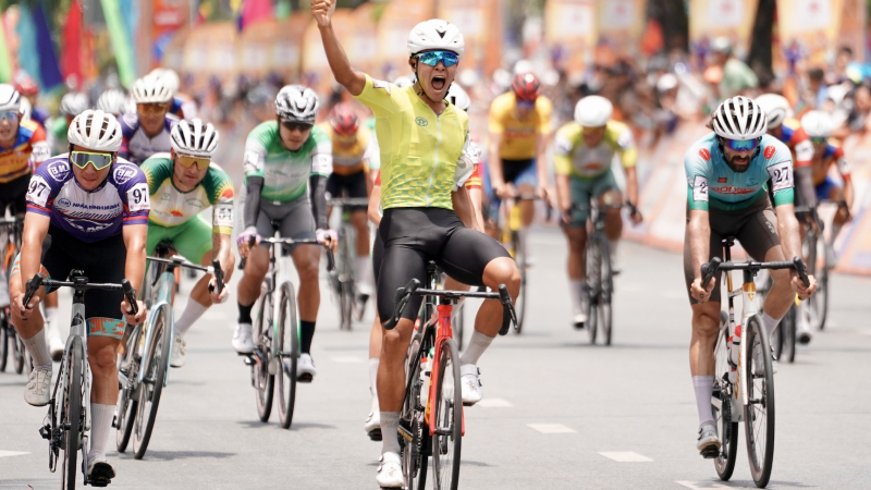 Diễn biến hấp dẫn của chặng đua c&oacute; lộ tr&igrave;nh d&agrave;i nhất Cup Truyền h&igrave;nh 2026