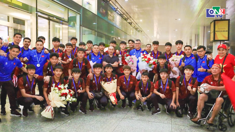 45 gi&acirc;y 1 chạm ng&agrave;y 27/4