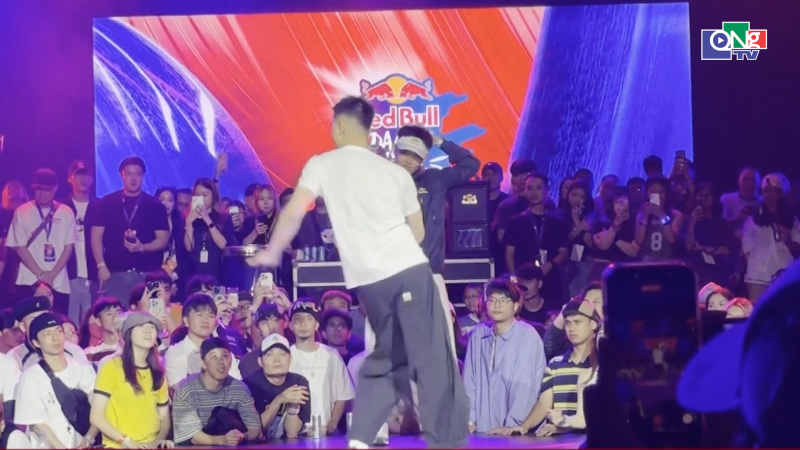 Tinh thần vũ đạo đường phố Việt Nam tỏa s&aacute;ng tại Singapore