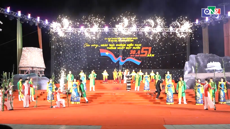 Chương tr&igrave;nh nghệ thuật &ldquo;Tổ quốc dưới &aacute;nh mặt trời&rdquo;