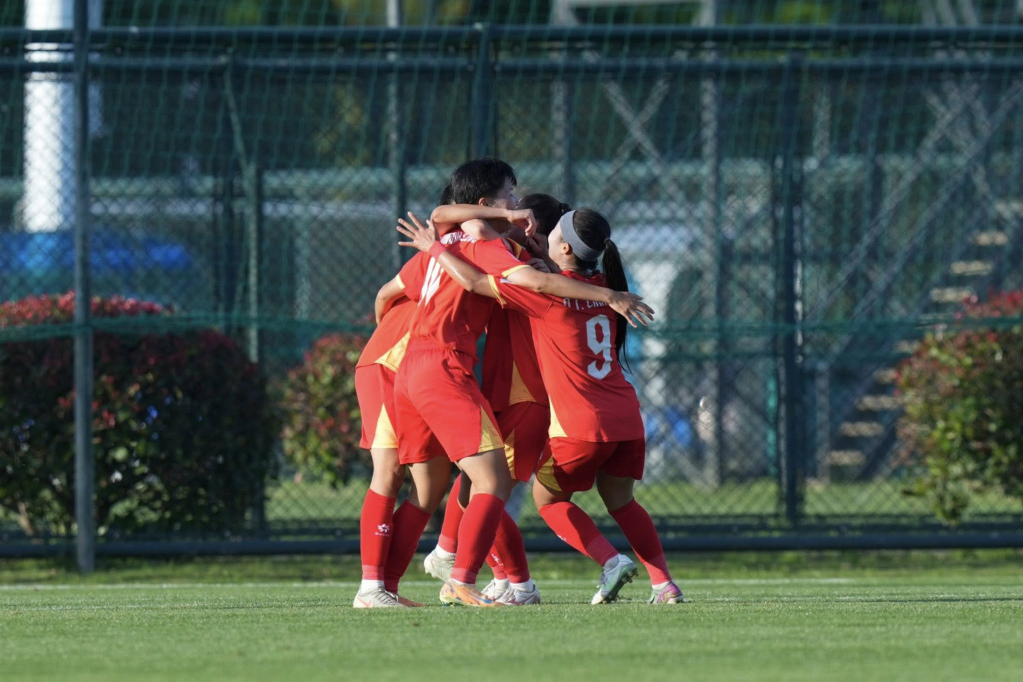 U17 nữ Việt Nam gỡ hòa 2-2 ở những phút cuối trận. Ảnh: FAT