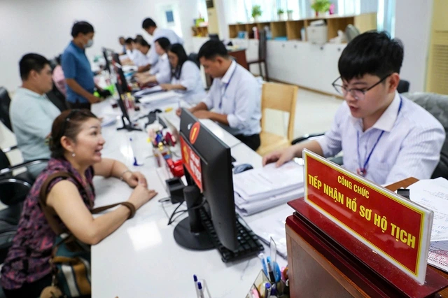Luật Hộ tịch năm 2026 có nhiều quy định mới về hộ tịch, tạo thuận lợi hơn cho người dân. Ảnh: TN