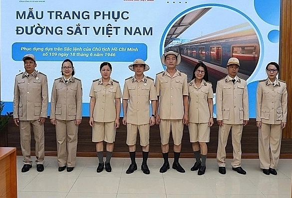 Mẫu trang phục nhân viên đường sắt được phục chế. Ảnh: VR