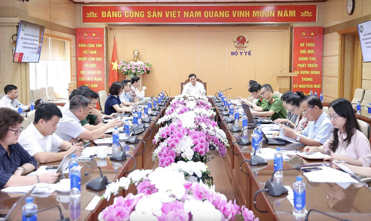 Thứ trưởng Bộ Y tế Đỗ Xuân Tuyên phát biểu chủ trì cuộc họp. Ảnh: T.MINH