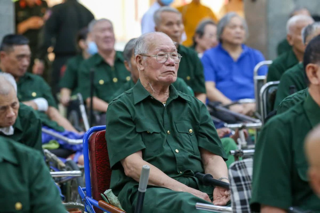 Bộ Nội vụ đang lấy ý kiến dự thảo nghị định quy định mức hưởng trợ cấp, phụ cấp và các chế độ ưu đãi người có công với cách mạng. Ảnh: HÀ QUÂN