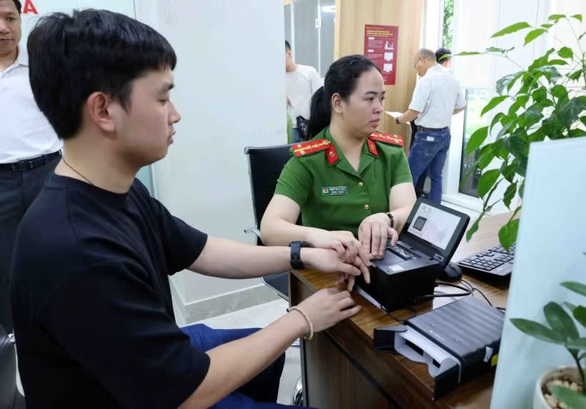 Làm thủ tục định danh cá nhân. Nguồn: TTXVN