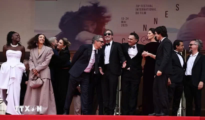 Đoàn làm phim "The Secret Agent" tại Liên hoan phim Cannes 2025. Ảnh: THX/TTXVN