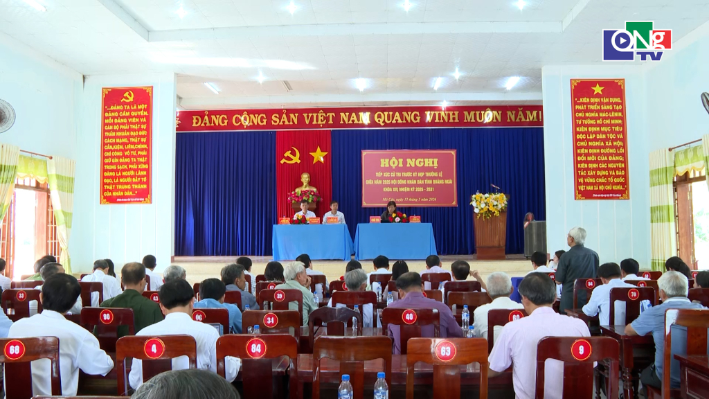Quang cảnh buổi tiếp xúc cử tri.