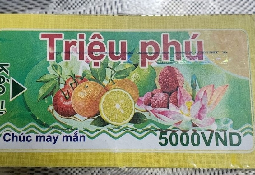  Hình ảnh tờ tem phiếu trúng thưởng bán cho các cháu học sinh.