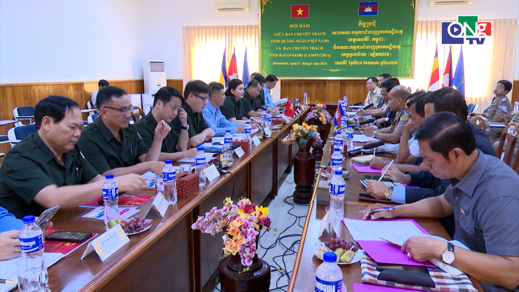 Quang cảnh buổi hội đàm giữa Đoàn đại biểu hai tỉnh Quảng Ngãi và Ratanakiri. 