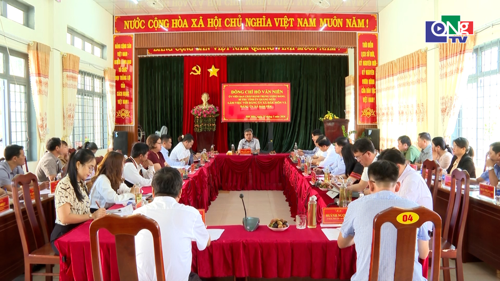 Quang cảnh buổi làm việc.
