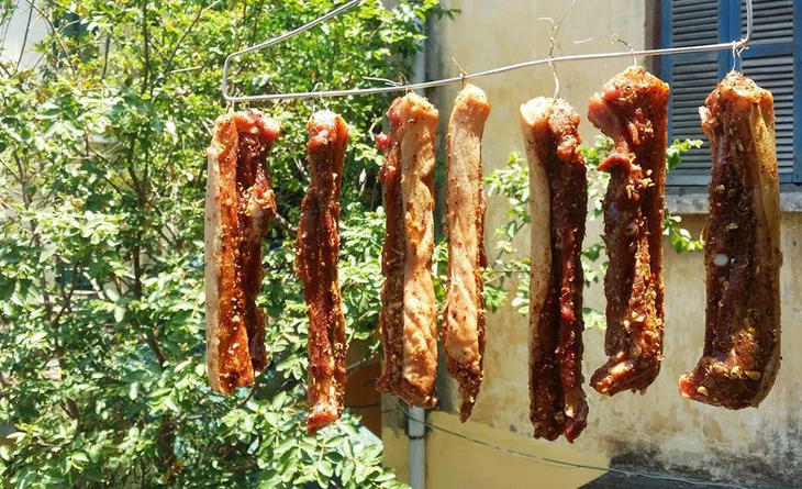 Hình ảnh "thịt một nắng" được chia sẻ rầm rộ trên mạng xã hội. Ảnh: MXH