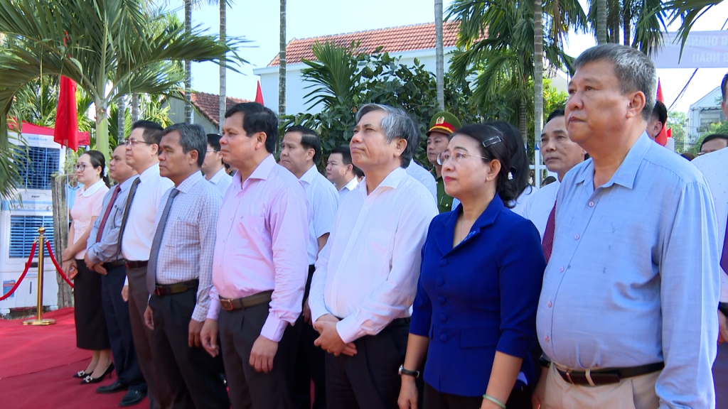 Ủy viên Trung ương Đảng, Bí thư Tỉnh ủy Hồ Văn Niên và Ủy viên Trung ương Đảng, Phó Bí thư Tỉnh ủy, Chủ tịch UBND tỉnh Nguyễn Hoàng Giang cùng các đồng chí lãnh đạo tỉnh tham dự buổi lễ.