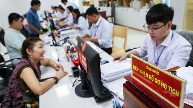 Đăng k&yacute; khai sinh, kết h&ocirc;n kh&ocirc;ng phụ thuộc nơi cư tr&uacute; 
