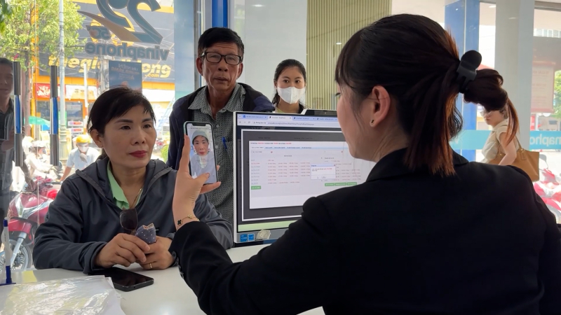 Nhiều người bắt đầu bị kh&oacute;a SIM v&igrave; kh&ocirc;ng x&aacute;c thực