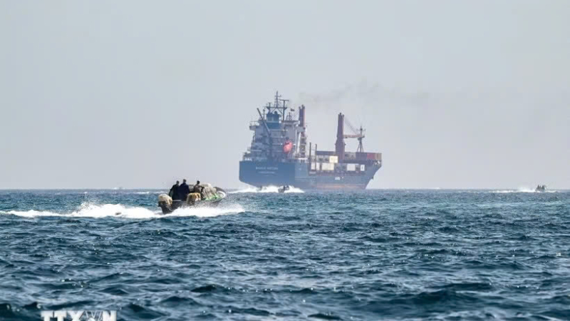 Iran cảnh b&aacute;o leo thang tại eo biển Hormuz