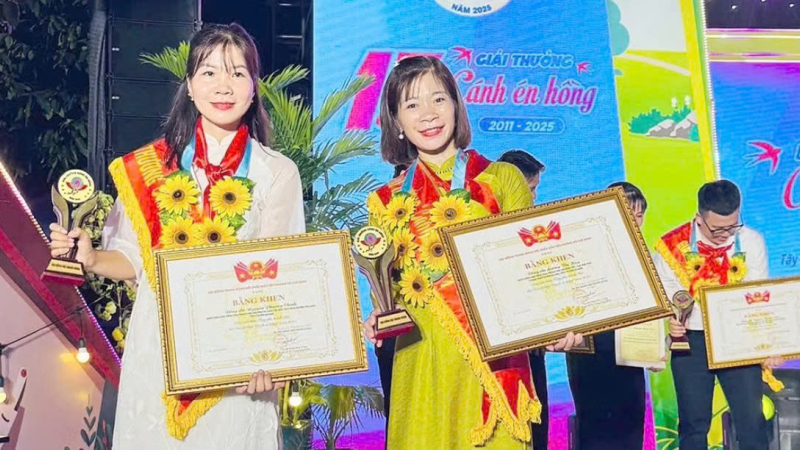 Hai gi&aacute;o vi&ecirc;n của Quảng Ng&atilde;i được nhận giải thưởng C&aacute;nh &eacute;n hồng năm 2026