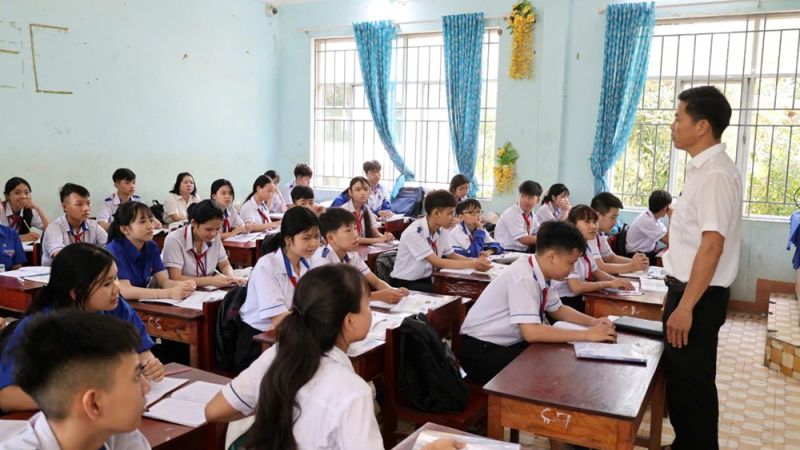 Quảng Ng&atilde;i huy động hơn 3.200 c&aacute;n bộ l&agrave;m c&ocirc;ng t&aacute;c thi v&agrave;o 10