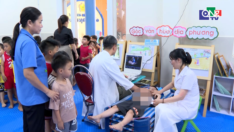 Gần 2.400 trẻ em được kh&aacute;m s&agrave;ng lọc tim bẩm sinh 