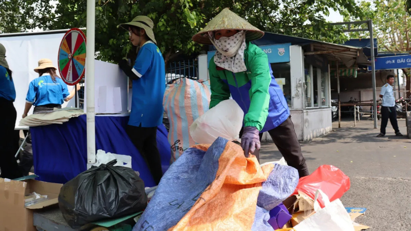 Đề xuất về quản l&yacute; thuế li&ecirc;n quan đến người mua ve chai, phế liệu 
