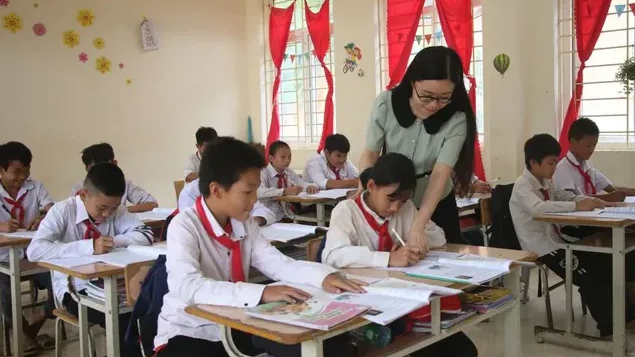 Dạy th&ecirc;m trong trường chỉ &aacute;p dụng với 3 nh&oacute;m học sinh, kh&ocirc;ng thu tiền
