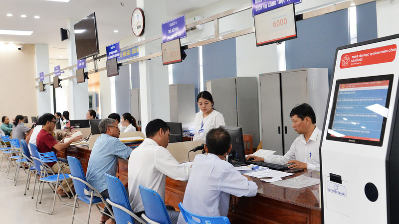 Quảng Ng&atilde;i đẩy mạnh cải c&aacute;ch h&agrave;nh ch&iacute;nh, chuyển đổi số