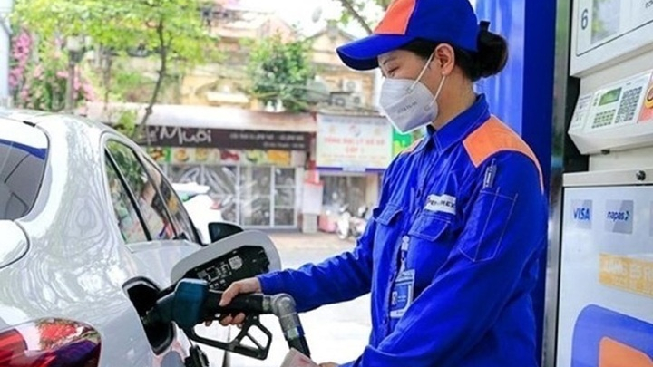 PVOIL dừng b&aacute;n xăng kho&aacute;ng RON95 từ 15/5 