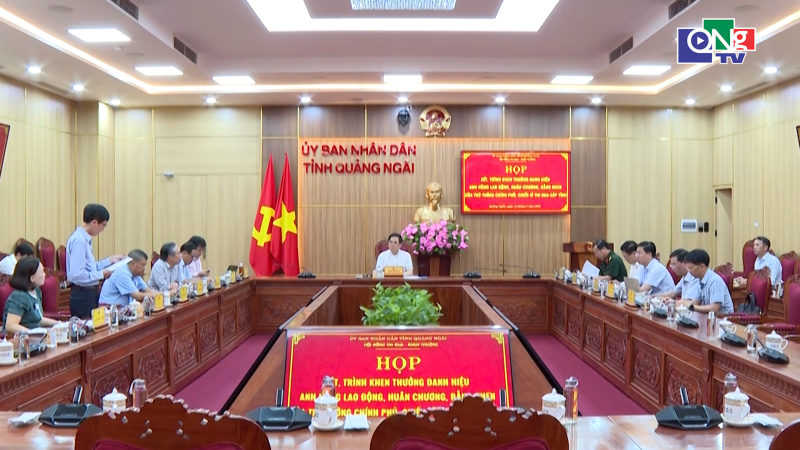 Họp x&eacute;t khen thưởng c&aacute;c danh hiệu thi đua