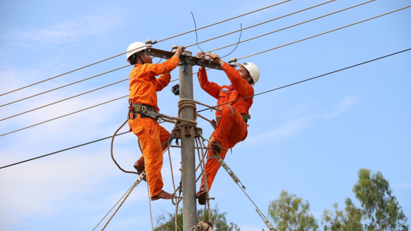 Quảng Ng&atilde;i tăng cường tuy&ecirc;n truyền bảo vệ an to&agrave;n lưới điện m&ugrave;a h&egrave; 