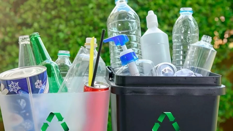 Doanh nghiệp phải nộp tiền t&aacute;i chế r&aacute;c theo lượng h&agrave;ng b&aacute;n ra