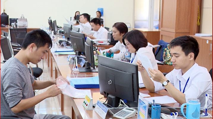 Kh&ocirc;ng để gi&aacute;n đoạn giải quyết thủ tục h&agrave;nh ch&iacute;nh cho người d&acirc;n, doanh nghiệp